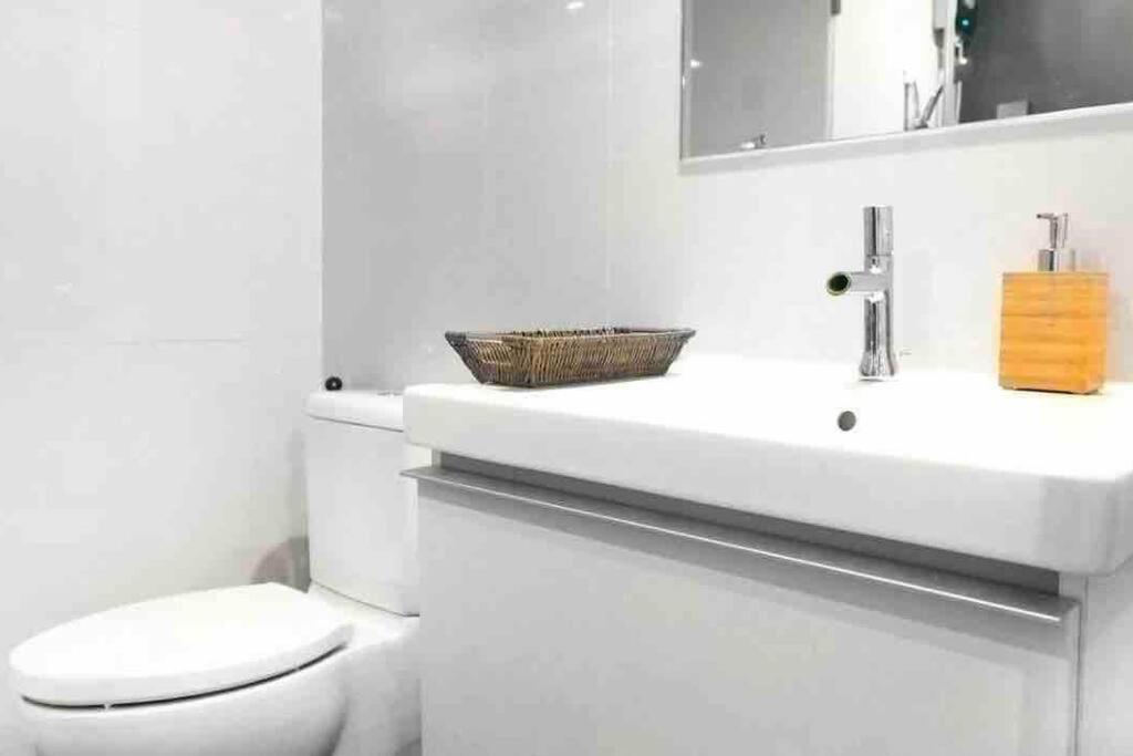 Stylish 1 Bedroom, Nice Pool,Bts Asok, Sukhumvit Bangkok Exterior photo